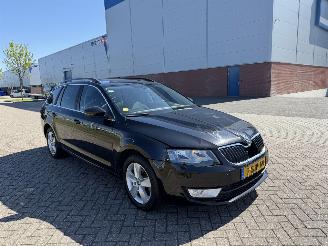 Skoda Octavia 1.6 TDI 77Kw Clima - NAVI picture 4