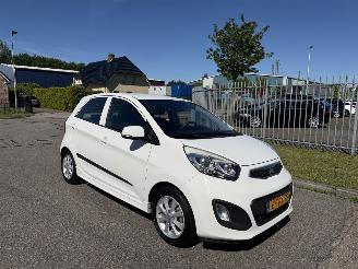 Vaurioauto  passenger cars Kia Picanto 1.2 CVVT 63Kw  AIRCO 2014/2