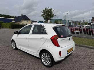 Kia Picanto 1.2 CVVT 63kw AIRCO picture 3