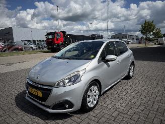 Coche accidentado Peugeot 208 1.2 60kw Euro6 - Airco - Navi 2018/3