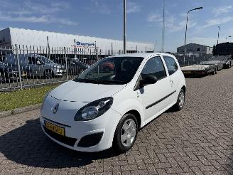 uszkodzony samochody osobowe Renault Twingo 1.2 43kw Acces 2010/11