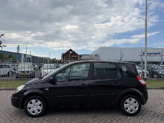 Renault Scenic 1.6 16V 82Kw Clima picture 2
