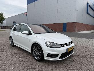 Damaged car Volkswagen Golf TSI R-Line Clima - Navi 2016/1
