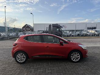 Damaged car Renault Clio 0.9 TCe Intens NAVI 2017/1
