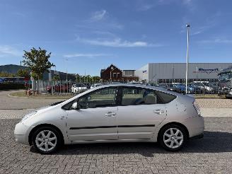 Toyota Prius 1.5 VVT-i Hybrid 183.000km!!! picture 2