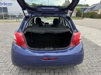 Peugeot 208 1.2 VTI 60Kw AIRCO picture 18