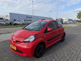 uszkodzony samochody osobowe Toyota Aygo 1.0 12V 50kw 2007/9