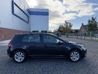 krockskadad bil auto Volkswagen Golf 1.0 TSI 85Kw Navi - Clima 2015/10