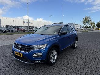krockskadad bil auto Volkswagen T-Roc 1.5 TSI 110kw  AUTOMAAT 2018/5