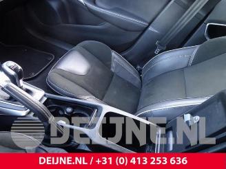 Volvo V-40 V40 (MV), Hatchback 5-drs, 2012 / 2019 2.0 D2 16V picture 34