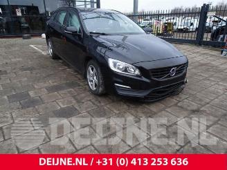 demontáž osobní automobily Volvo V-60 V60 I (FW/GW), Combi, 2010 / 2018 2.0 D2 16V 2015/11