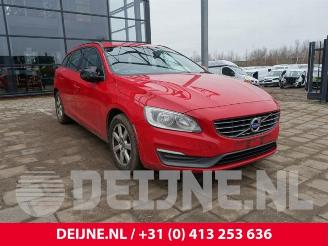 Vrakbiler auto Volvo V-60 V60 I (FW/GW), Combi, 2010 / 2018 2.0 D3 20V 2014/3
