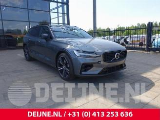 Vrakbiler auto Volvo V-60 V60 II (ZW), Combi, 2018 2.0 T6 16V Twin Engine 2021