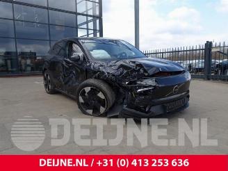 Vrakbiler auto Volvo EX30 EX30, SUV, 2023 Single Motor 2024/8