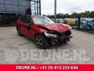 Coche siniestrado Volvo Xc-60 XC60 II (UZ), SUV, 2017 2.0 B4 16V Mild Hybrid AWD 2019/7