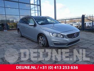 Vrakbiler auto Volvo V-60 V60 I (FW/GW), Combi, 2010 / 2018 2.0 D3 20V 2014/9