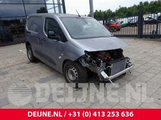 krockskadad bil auto Peugeot Partner Partner (EA//EF/EN/EU), Van, 2018 e-Partner 50 kWh 2022/3