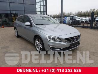 Vrakbiler auto Volvo V-60 V60 I (FW/GW), Combi, 2010 / 2018 2.4 D6 20V Plug-in Hybrid AWD 2013/12