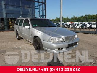 Vrakbiler auto Volvo V-70 V70 (GW/LW/LZ), Combi, 1997 / 2002 2.4 20V 140 2000/1