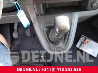 Peugeot Expert Expert (V1/VA/VB/VE/VF/VT/VY), Van, 2016 2.0 Blue HDi 120 16V picture 29
