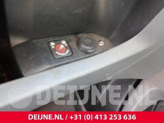 Peugeot Expert Expert (V1/VA/VB/VE/VF/VT/VY), Van, 2016 2.0 Blue HDi 120 16V picture 28