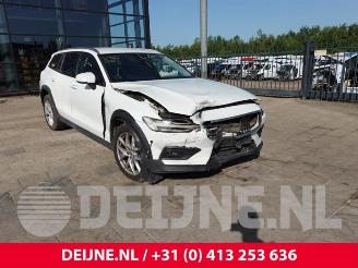 Auto da rottamare Volvo V-60 V60 Cross Country II (ZZ), Combi, 2018 2.0 B5 16V Mild Hybrid Geartronic AWD 2024