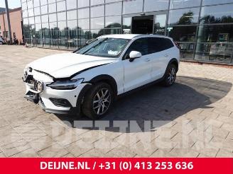 Volvo V-60 V60 Cross Country II (ZZ), Combi, 2018 2.0 B5 16V Mild Hybrid Geartronic AWD picture 3