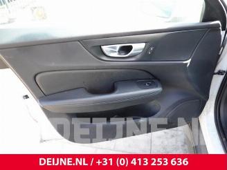 Volvo V-60 V60 Cross Country II (ZZ), Combi, 2018 2.0 B5 16V Mild Hybrid Geartronic AWD picture 17