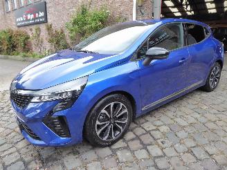 Damaged car Renault Clio Techno 2024/3
