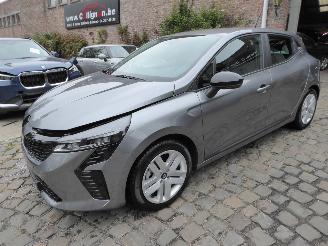 skadebil auto Renault Clio Evolution Hybrid 2024/12