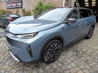 Voiture accidenté Peugeot 5008 Hybrid 136 GT 2025/2