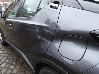 Toyota CH-R Hybrid picture 9