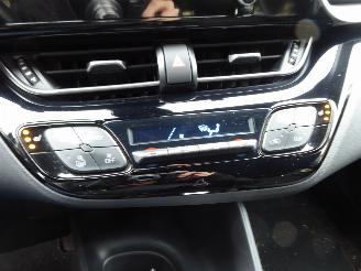 Toyota CH-R Hybrid picture 18