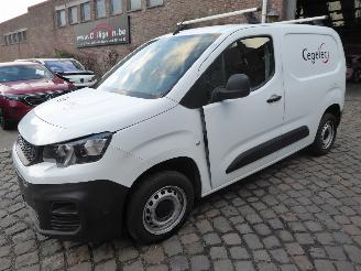 damaged passenger cars Peugeot Partner Premium L1 2021/5