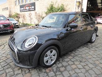Vaurioauto  passenger cars Mini Cooper Essential 2023/11