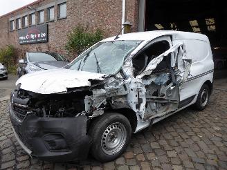 Voiture accidenté Renault Kangoo III Rapid Advance 2023/1