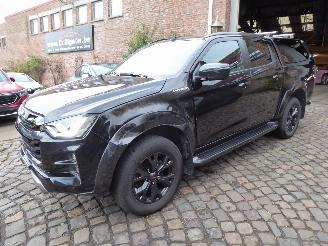 Vaurioauto  passenger cars Isuzu D-Max Double Cab 4WD V-CROSS 2023/9