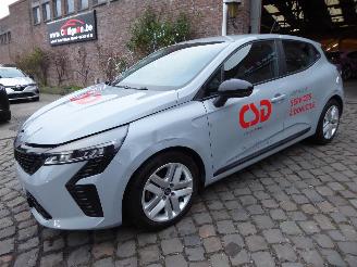 krockskadad bil auto Renault Clio Evolution 2024/3