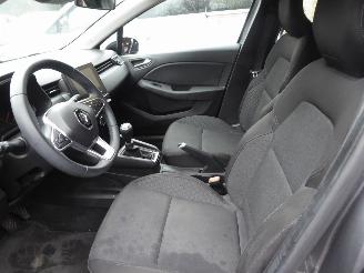 Renault Clio V Equilibre picture 11