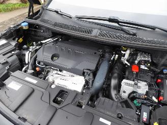 Peugeot 3008 Hybrid4 300 GT picture 32