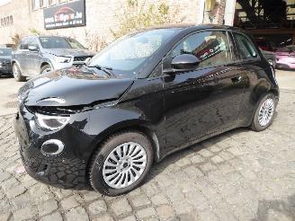 krockskadad bil auto Fiat 500E La Prima 2024/12