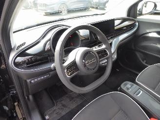 Fiat 500E La Prima picture 12