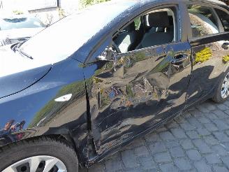 Kia Cee d Sportwagon picture 2