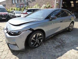 krockskadad bil auto Volkswagen ID.7 Pro 2024/9
