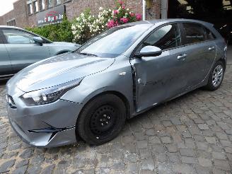 Coche accidentado Kia Cee d  2023/8