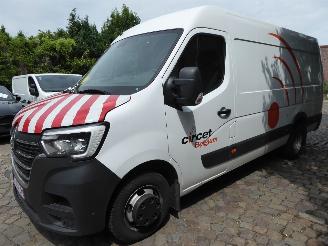 uszkodzony samochody ciężarowe Renault Master Grand Confort 2023/4