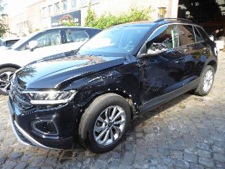krockskadad bil auto Volkswagen T-Roc Life 2024/8