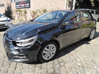 Unfallwagen Renault Mégane IV Lim. 5-trg. Business Edition 2022/7