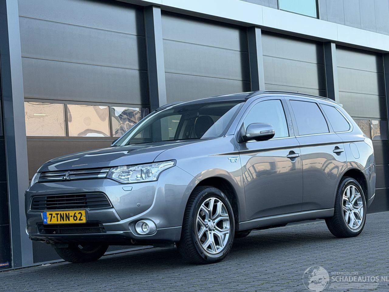 Mitsubishi Outlander 2.0 PHEV instyle Dak Camera Leer