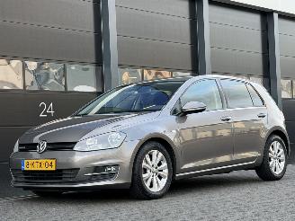 Schadeauto Volkswagen Golf 1.6 TDI Highline BlueMotion 2013/7
